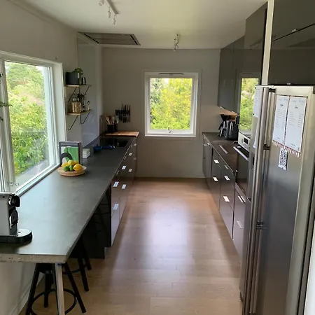 Arendalsuka - Stort Hus 15 Min Gangavstand Til Ferga Feriehus *